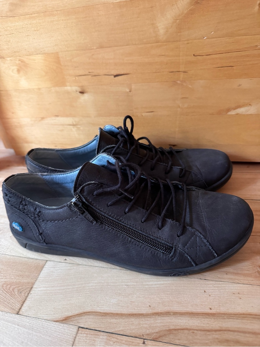 Cloud Aika Black Leather Lace-Up Sneakers with Side Zips | EU 39
